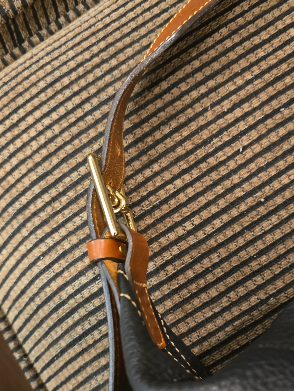Dooney &Bourke - Picture 5 of 6